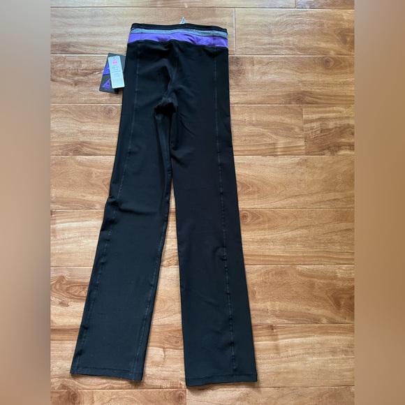 Black active wear and yoga pants - Picture 3 of 3